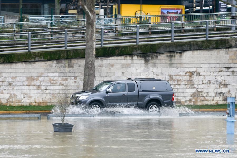 FRANCE-PARIS-FLOODS RISK-ORANGE ALERT