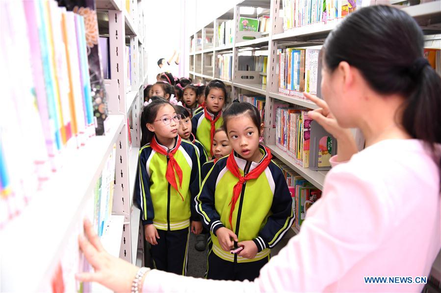 CHINA-GUANGXI-NANNING-CHILDREN-READING (CN)