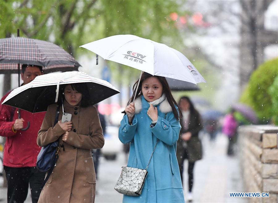 CHINA-BEIJING-SNOW-BLUE ALERT (CN)