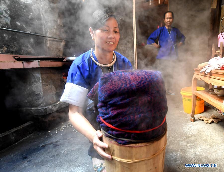 #CHINA-GUANGXI-DONG ETHNIC GROUP-DONG CLOTH (CN)