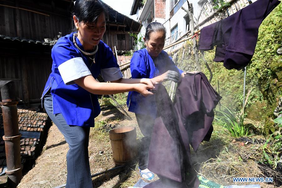 #CHINA-GUANGXI-DONG ETHNIC GROUP-DONG CLOTH (CN)