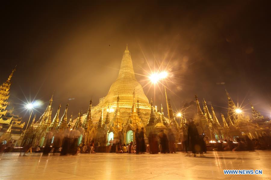  MYANMAR-YANGON-THADINGYUT FESTIVAL