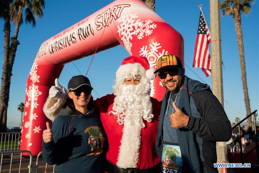 (SP)US-LOS ANGELES-CHRISTMAS RUNNING