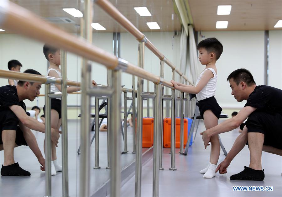 CHINA-SHANGHAI-BALLET-BOY DANCERS (CN)