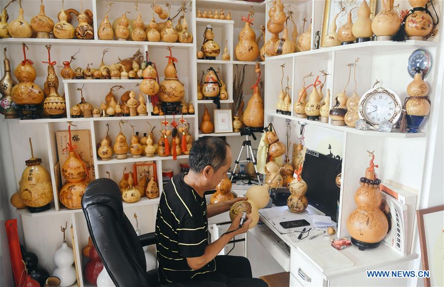 CHINA-JILIN-CHANGCHUN-GOURD-PYROGRAPHY (CN)