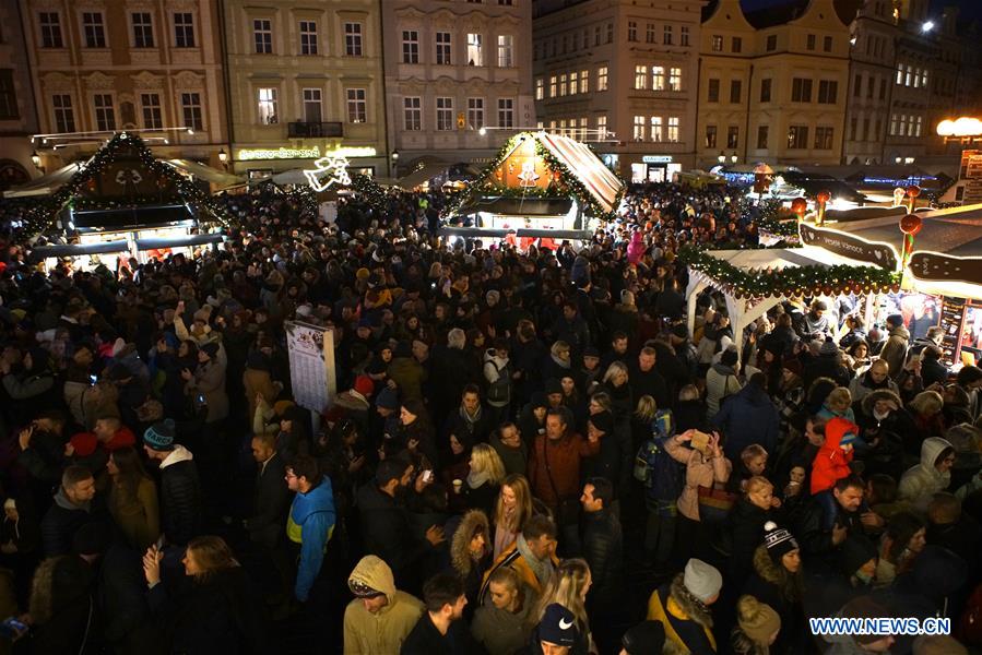 CZECH REPUBLIC-PRAGUE-CHRISTMAS TREE LIGHTENING