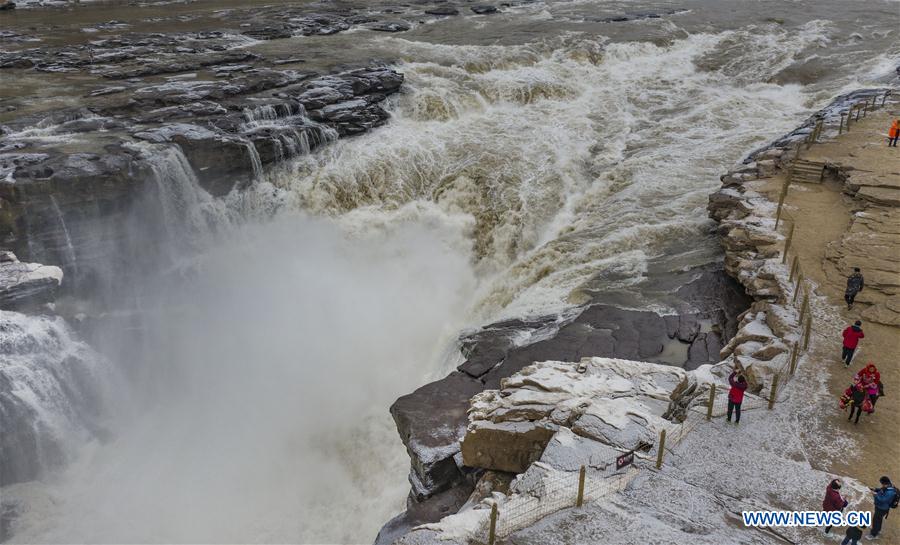 CHINA-HUKOU WATERFALL-WINTER SCENERY (CN)