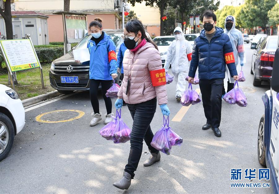 （习近平致敬的战“疫”英雄·志愿者篇·图文互动）（6）他们，微光成炬照征程