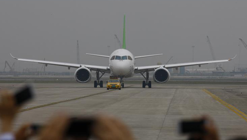 中国首款国际主流水准的干线客机C919首飞成功